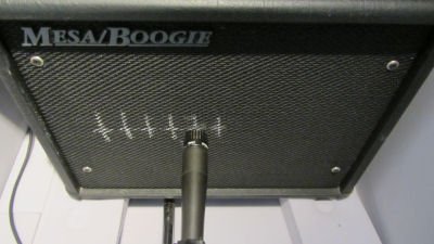 Le micro SM57 décaler par rapport au centre du HP position 2